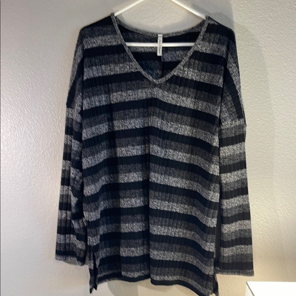 Black and Gray Boxy Long Sleeve Tunic